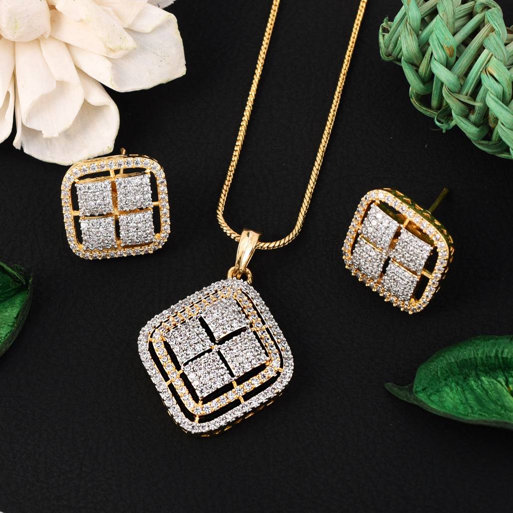 Eternal Aura Zircon Pendant Set With Chain : PJPENGJCZ23