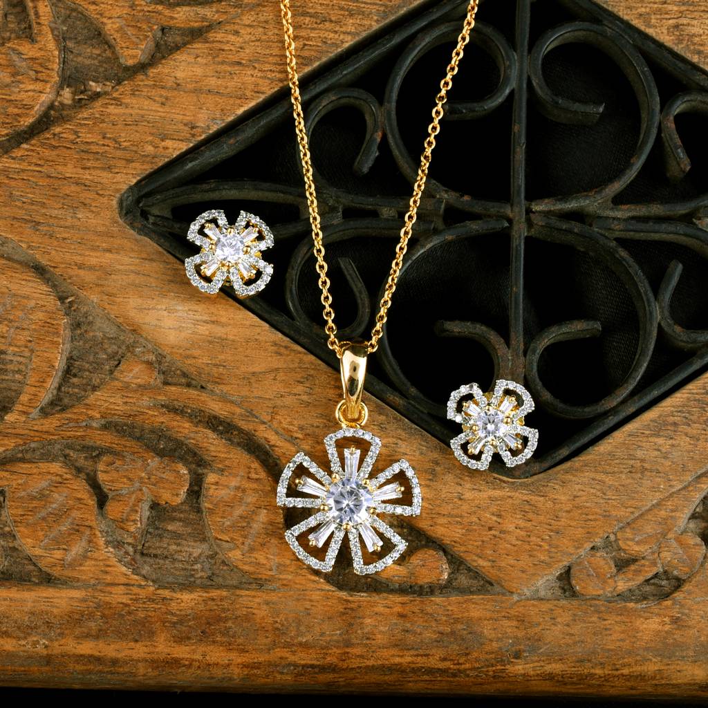 Eternal Diamond Glamour Pendant Set With Chain And Earrings : PJPENGCZ29