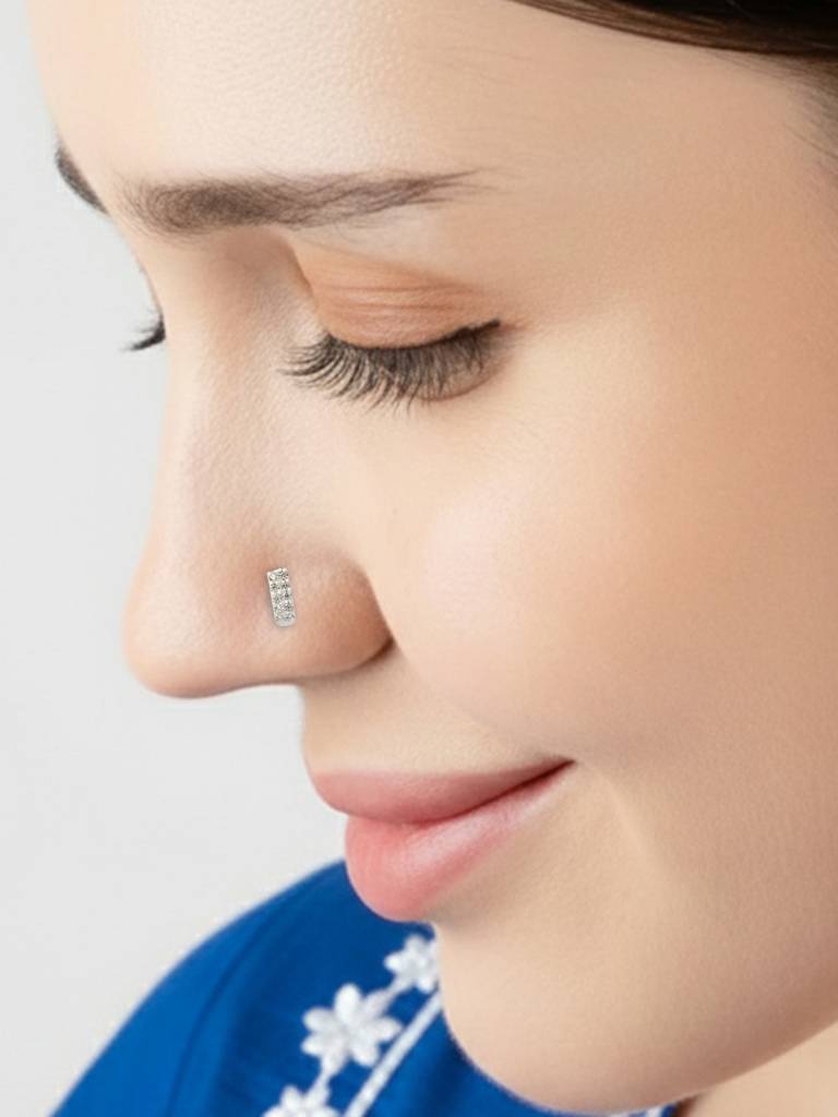 Linear Gleam Silver Nose Pin : DSNP2359