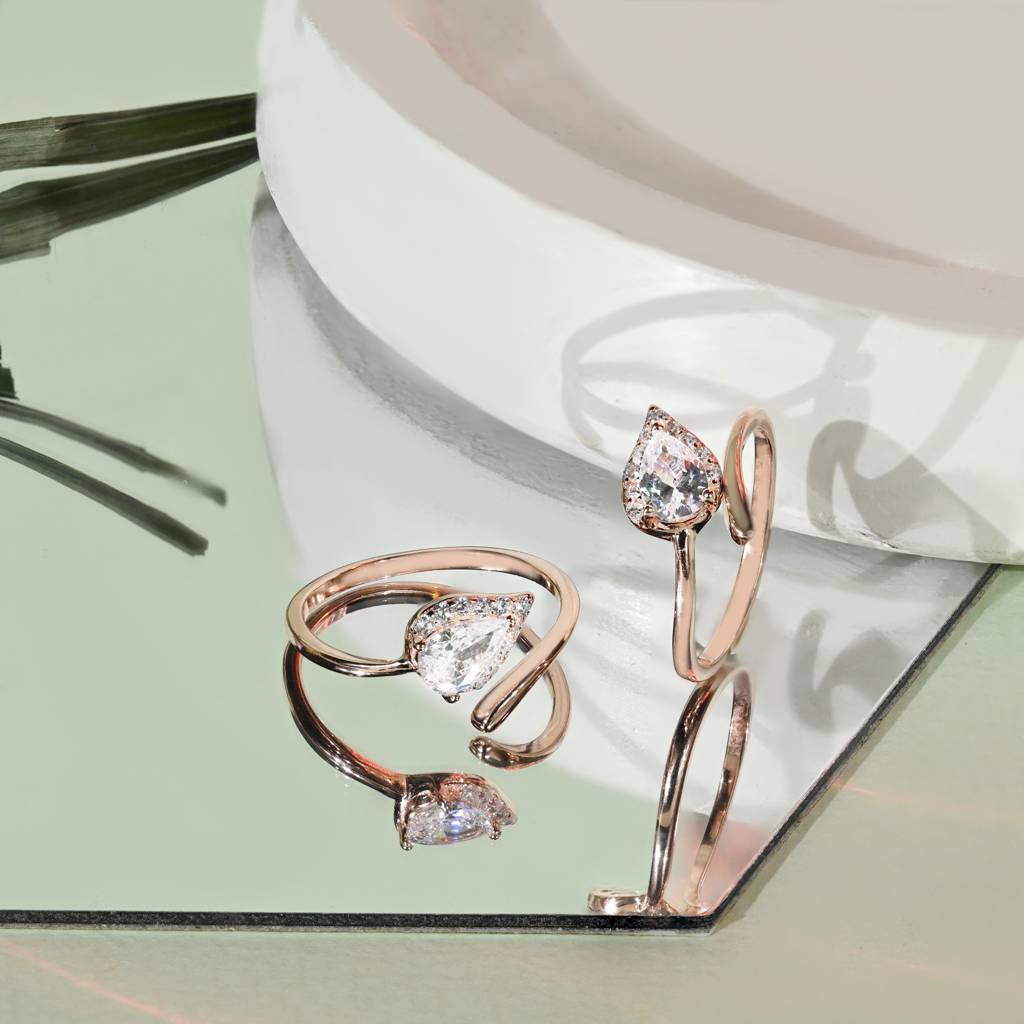 Stone Pointed Toe Ring : DTR117