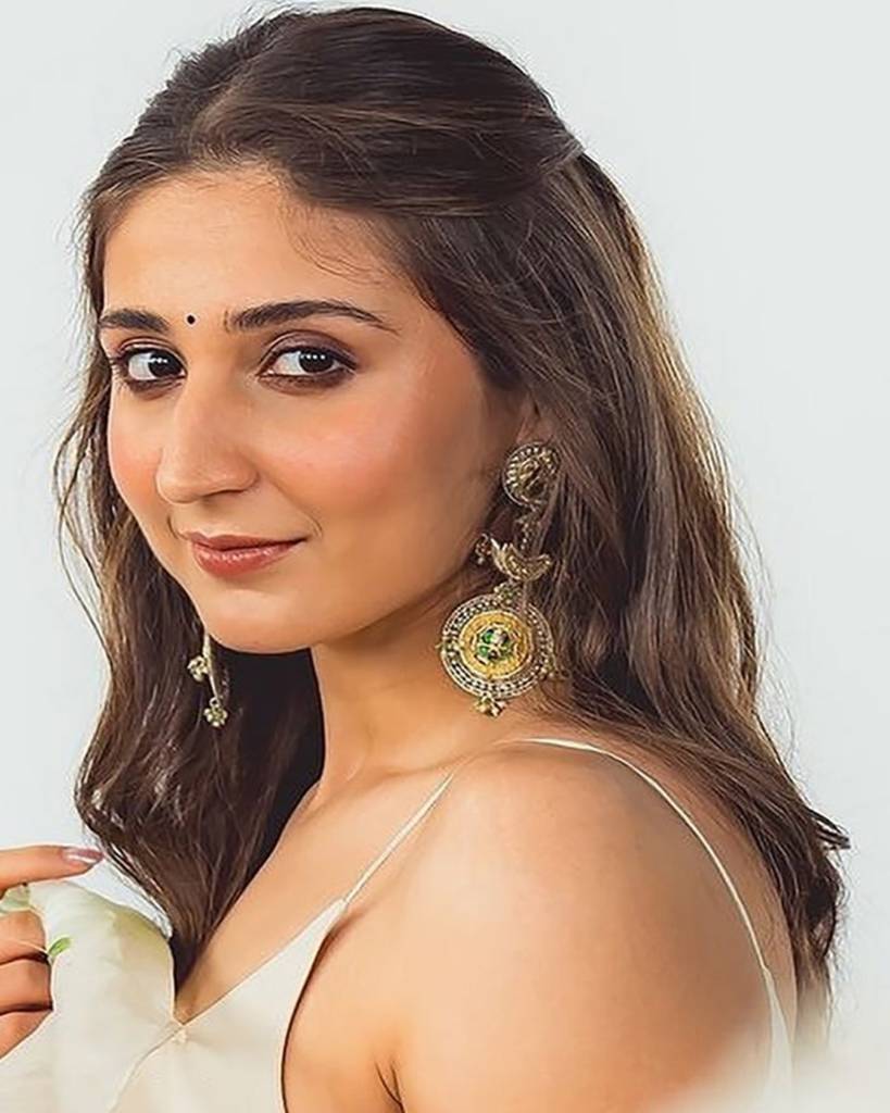 Dhvani Bhanushali In Mortantra Earrings : EK-SFEAR316SL
