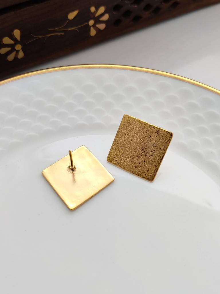 Frosted Stud Earrings : MOK-E-381