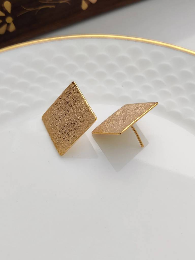 Frosted Stud Earrings : MOK-E-381