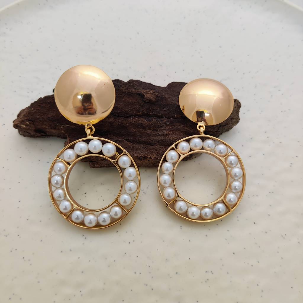 Circular Serenity Shell Pearl Earrings : E-82