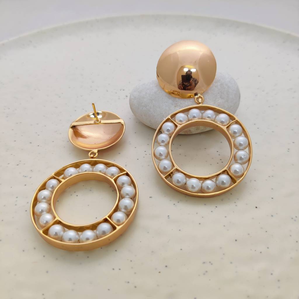Circular Serenity Shell Pearl Earrings : E-82