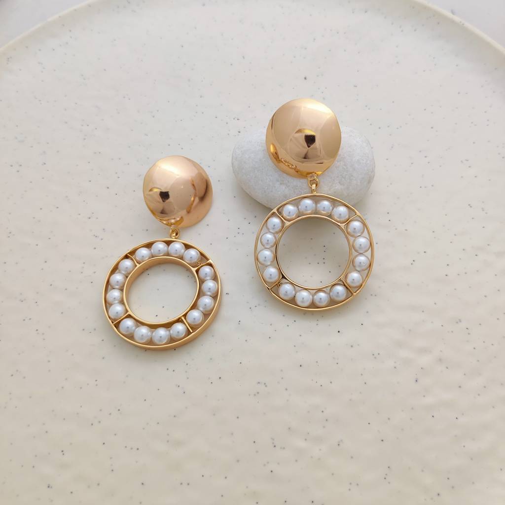 Circular Serenity Shell Pearl Earrings : E-82