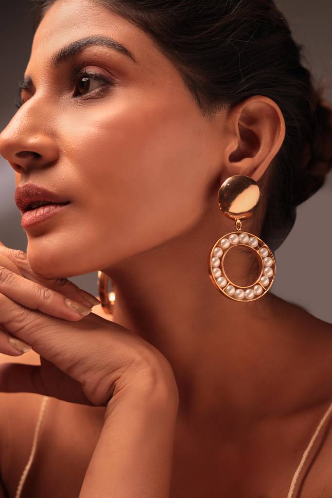 Circular Serenity Shell Pearl Earrings : E-82