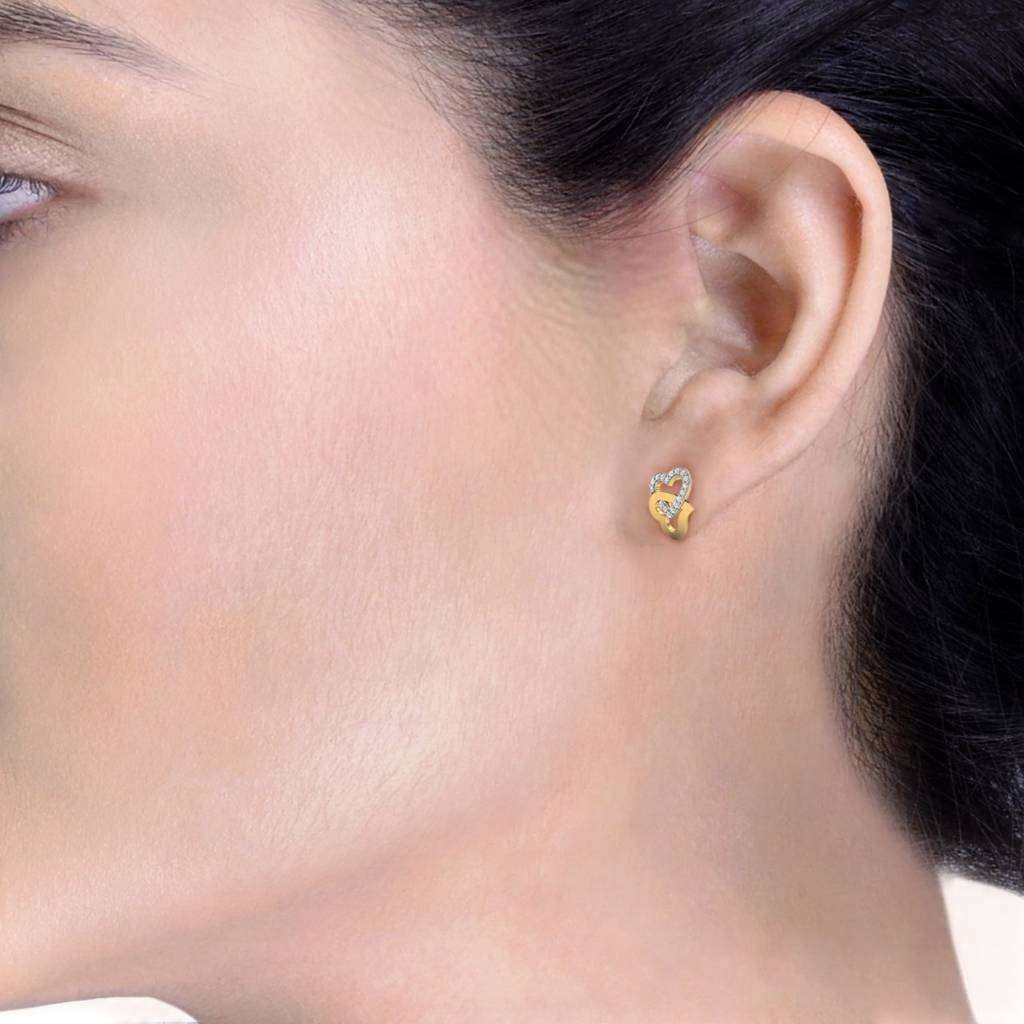 KuberBox 18K Yellow Gold Studded Heart Stud Earrings