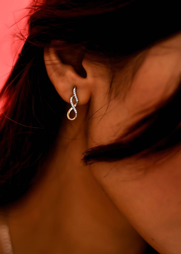 KuberBox 18K Yellow Gold Tara Glittery Dangle Earring