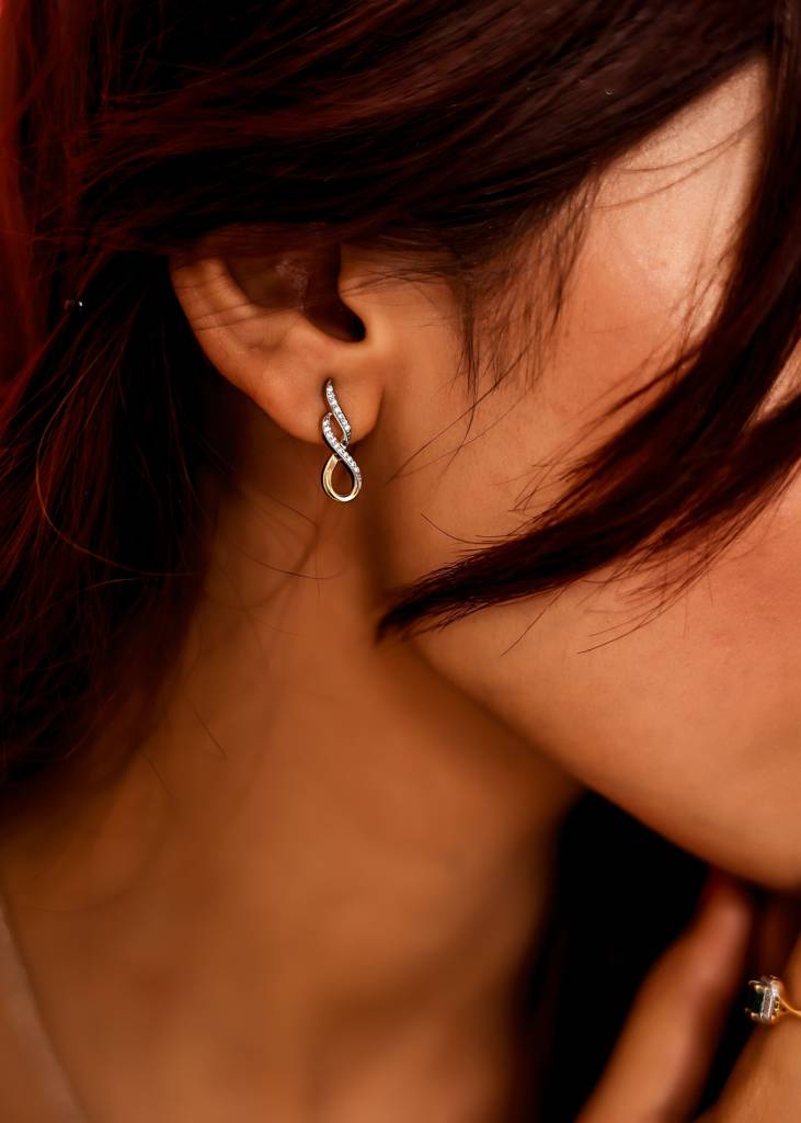 KuberBox 18K Yellow Gold Tara Glittery Dangle Earring