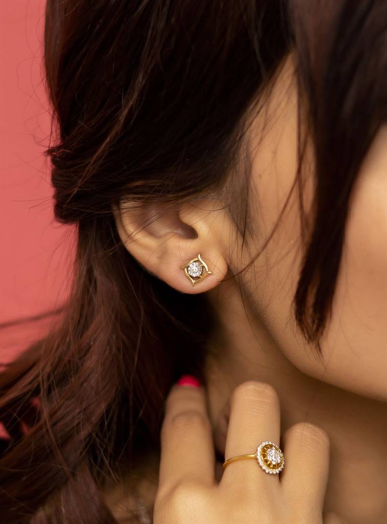 KuberBox 18K Yellow Gold Solitaire Illusion Earrings