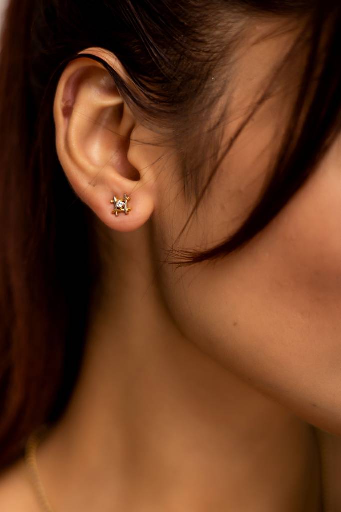 KuberBox 18K Yellow Gold Korners Stud Earrings