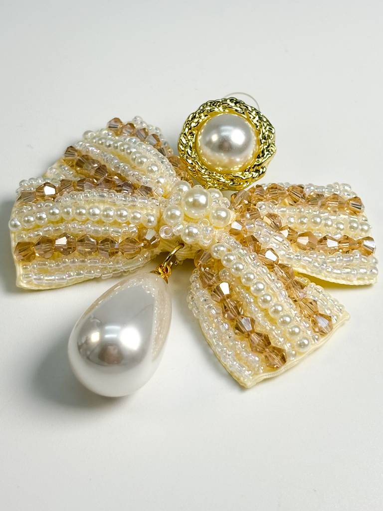 Vintage Couture Pearl Bow Earrings : E0035