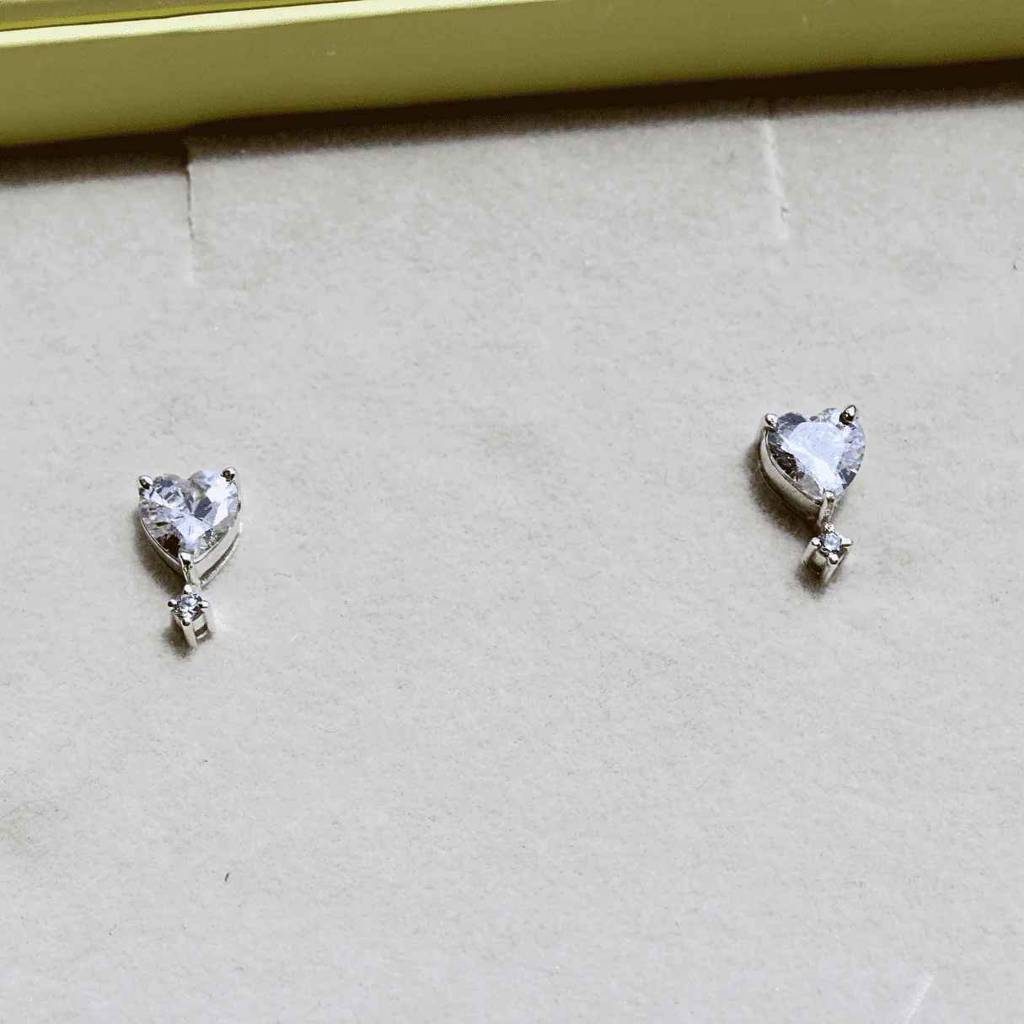 Solitaire Heart Studs : EG0019