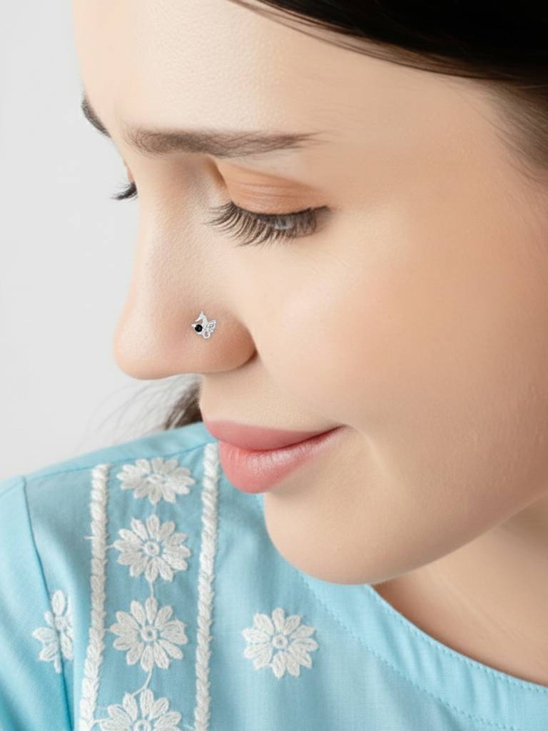 Peacock Charm Silver Nose Pin : EINP3583