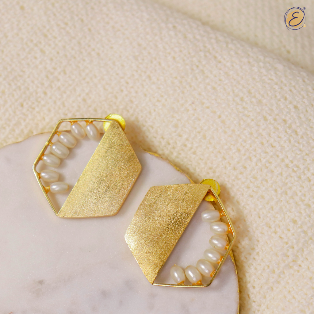 Hexad studs gold