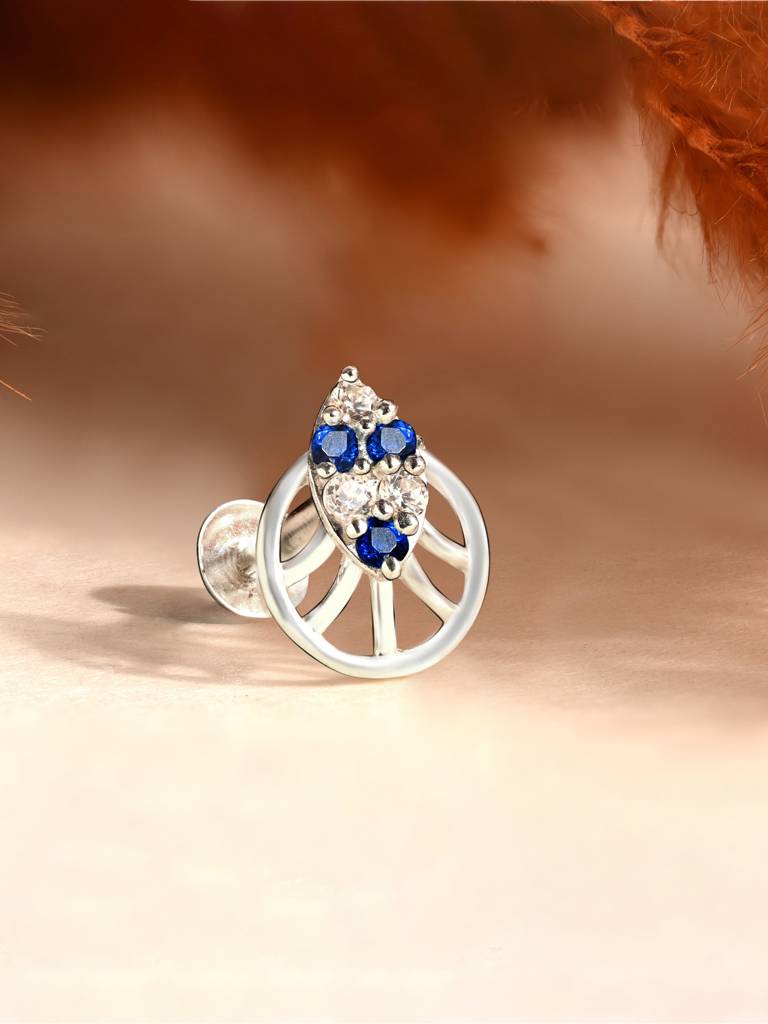 Crest Cluster Silver Nose Pin : ELNP3852