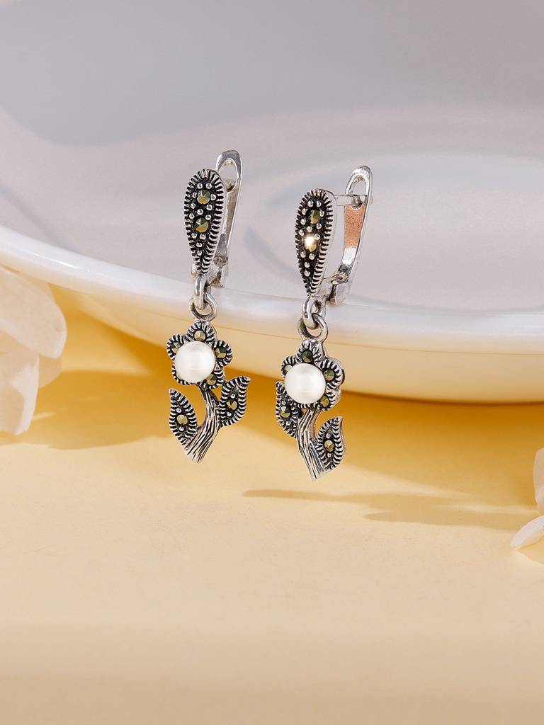 Oxidised Silver Pearl Fleur Earrings : ER01177