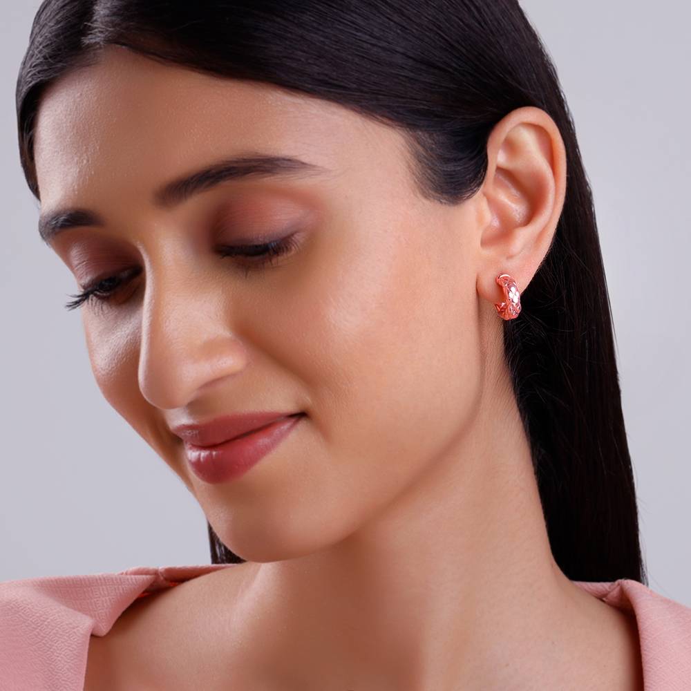 925 Silver Rose Gold Chequred J Stud Earrings : ER03078