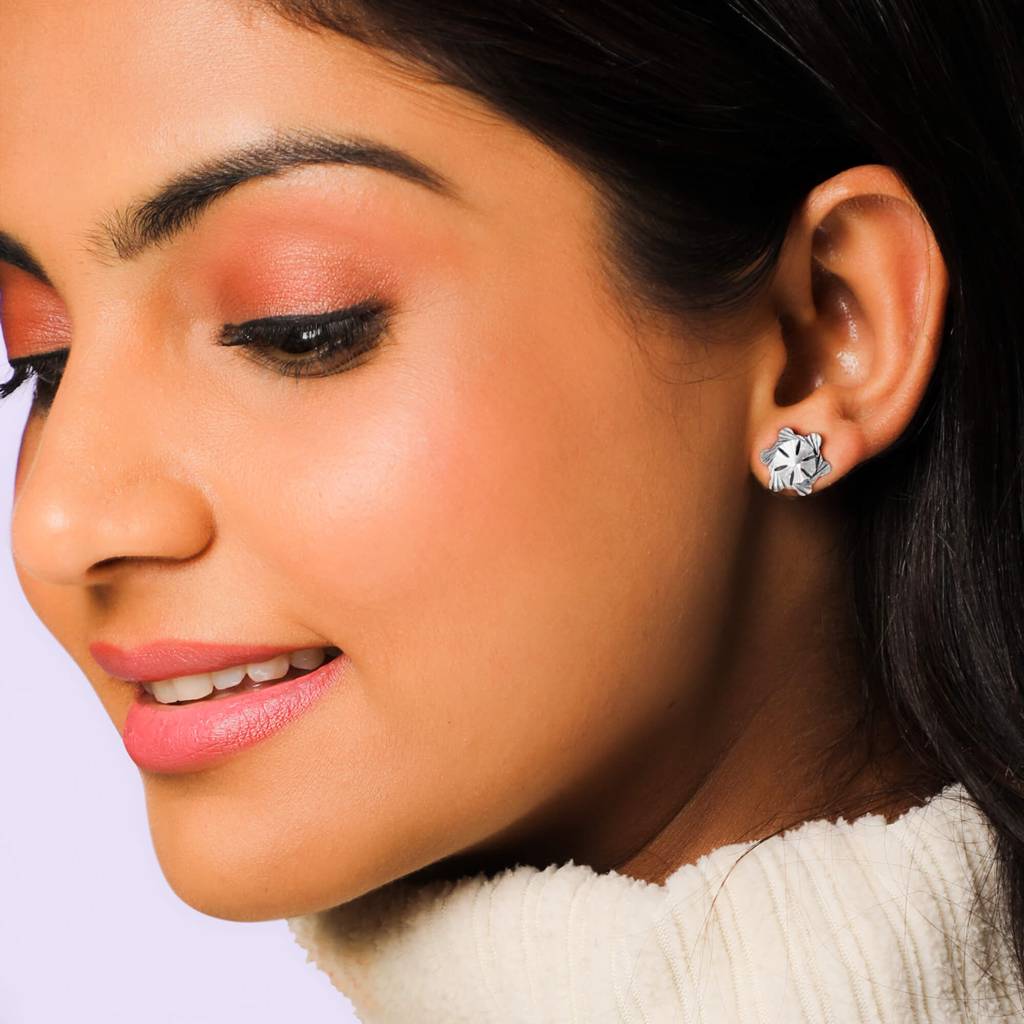 Silver Flower Stud Earrings : ER0327