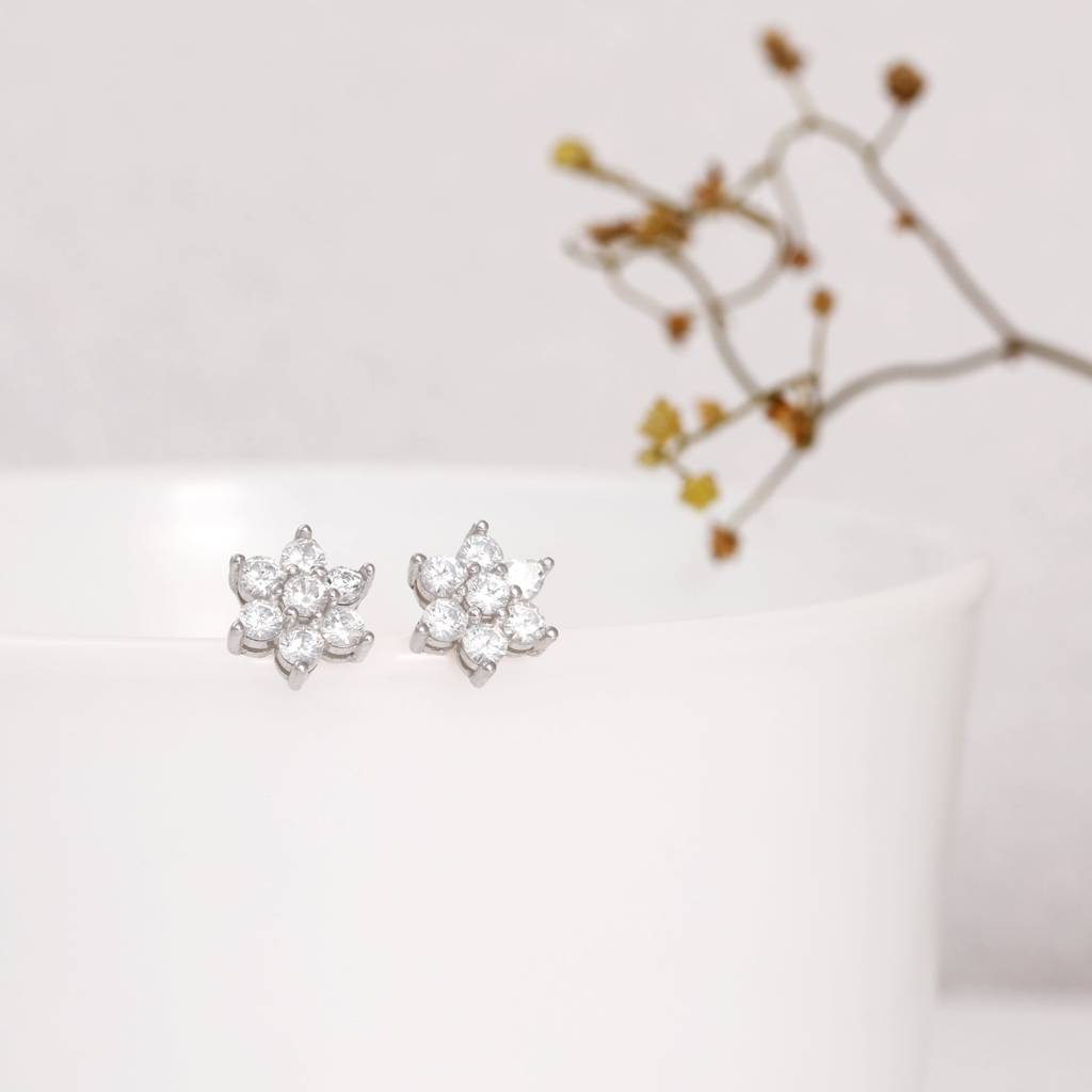 Silver Shining Flower Studs : ER0480