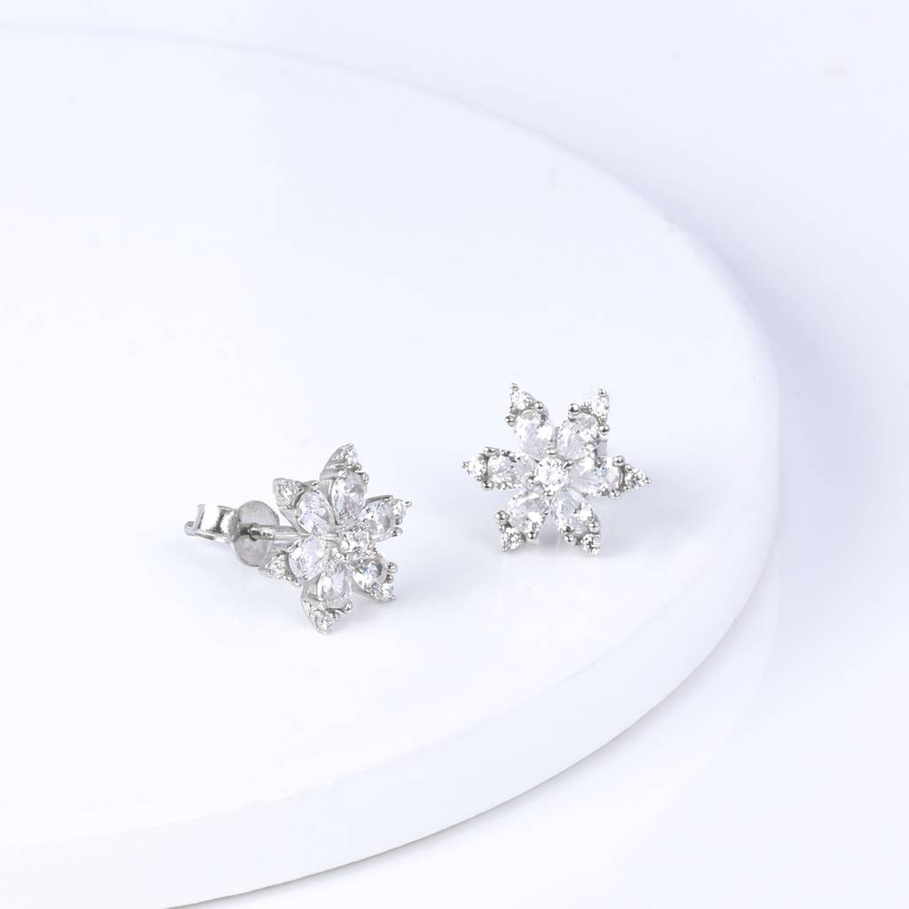 Giva 925 Silver Silver Flowery Snowflake Studs : ER0582