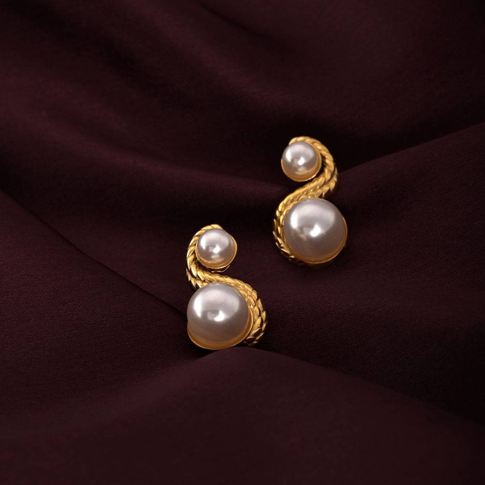 Enchantress Pearl Stud Earrings : ER273