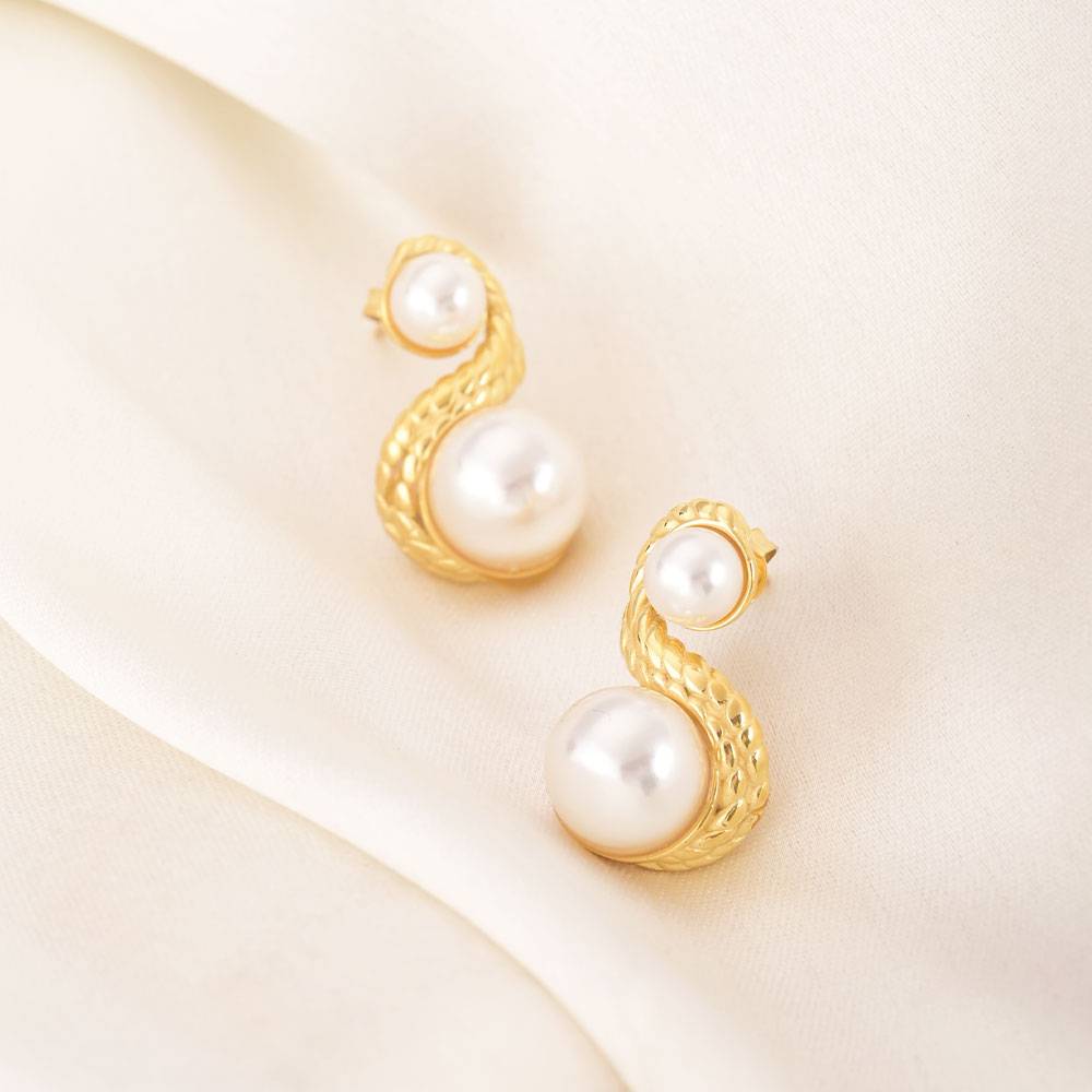 Enchantress Pearl Stud Earrings : ER273
