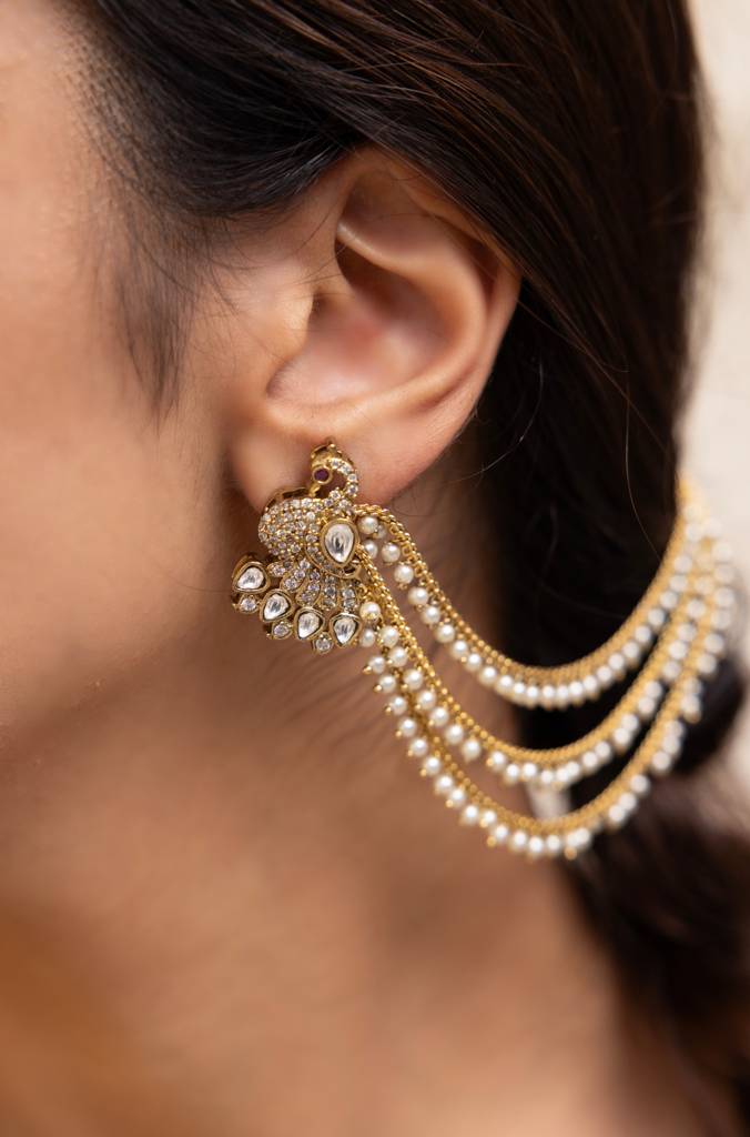 Teeraya Earrings : ERAAPR34