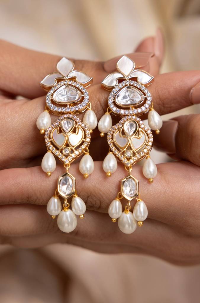 Elaris Earrings : ERAAPR7
