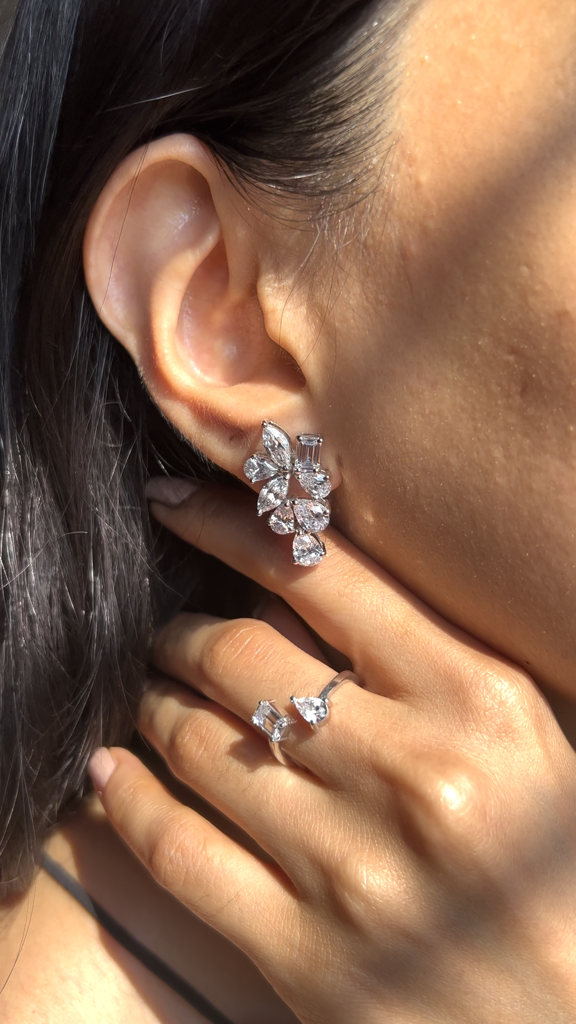 Gleaming Cluster Studs : ERS-101-W