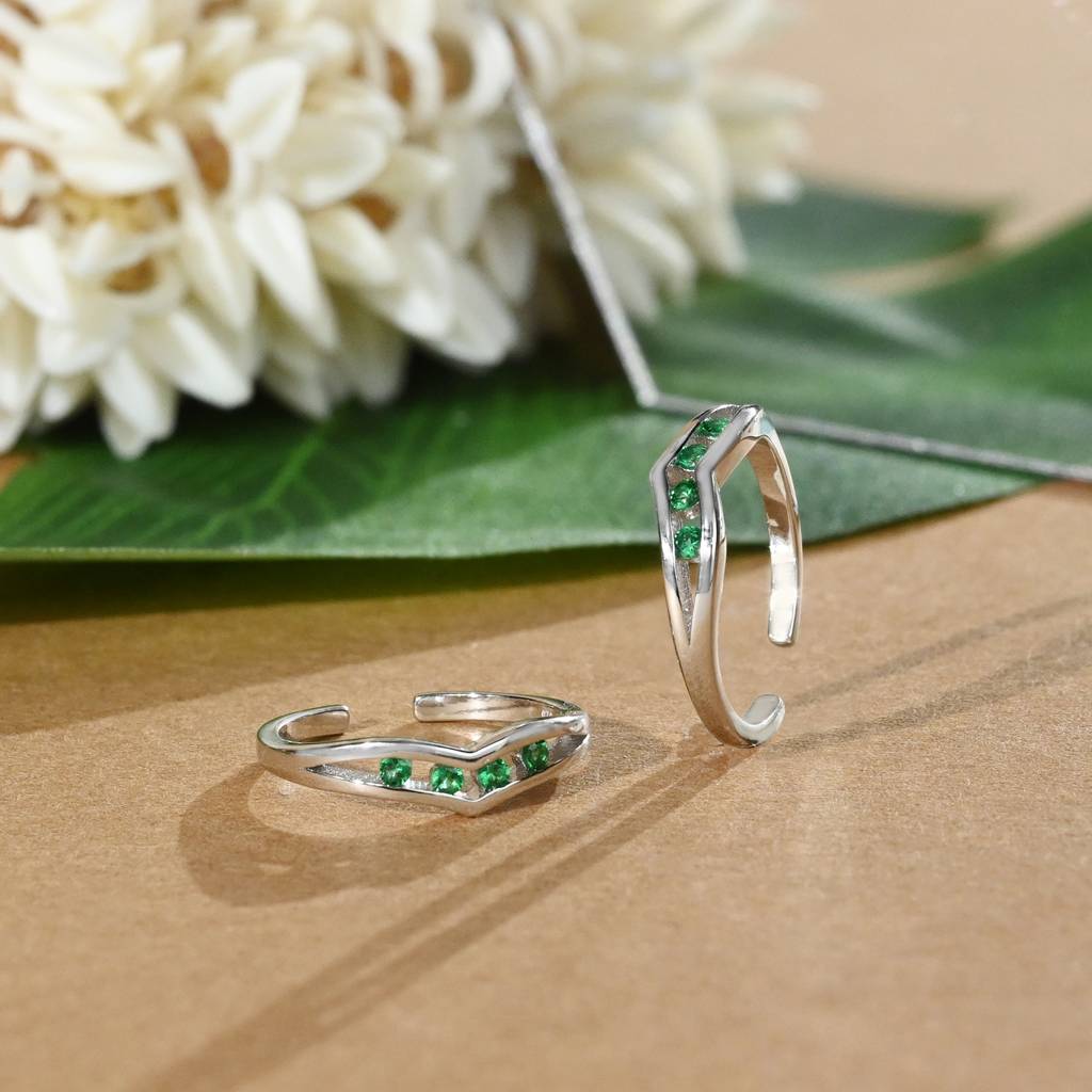 Sparkle Green Stone Toe Ring In Silver Color : ETR122