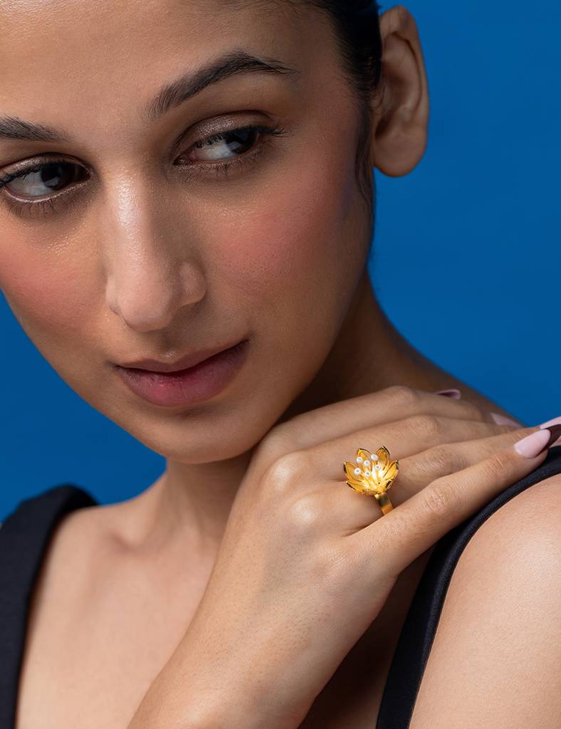 Pearly Golden Flower Ring : Z16