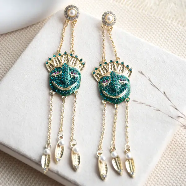 Eccentric Portrait Statement Earrings : E472