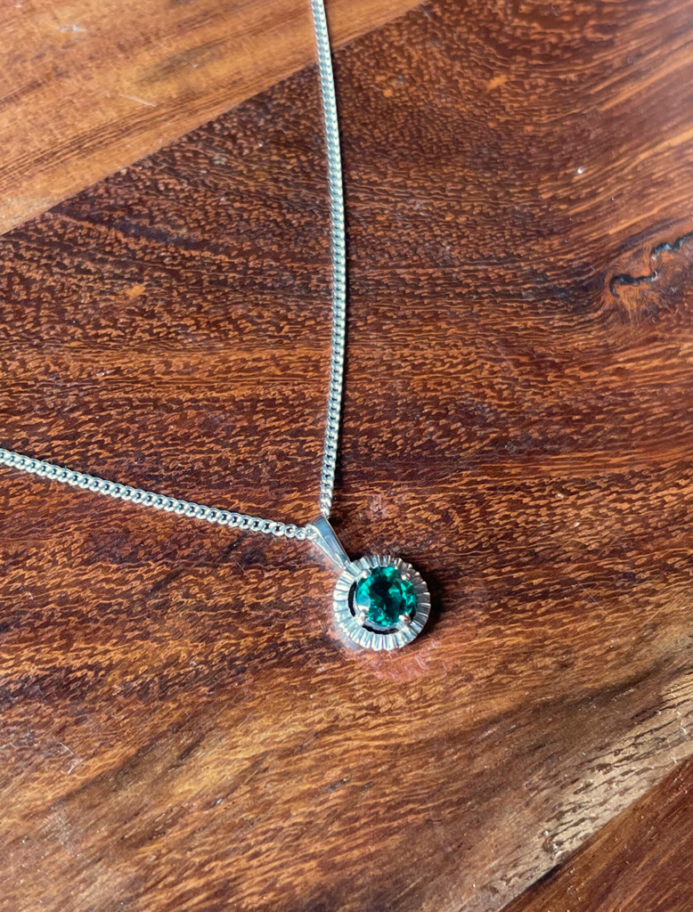 The Pendant Of Confidence - Emerald Pendant : GSP-Eme
