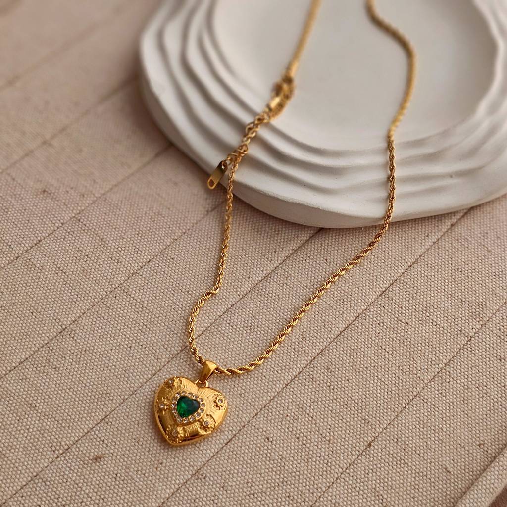 Emerald Heart Rope Chain Necklace : TAA-9999904734234-NECKLACE