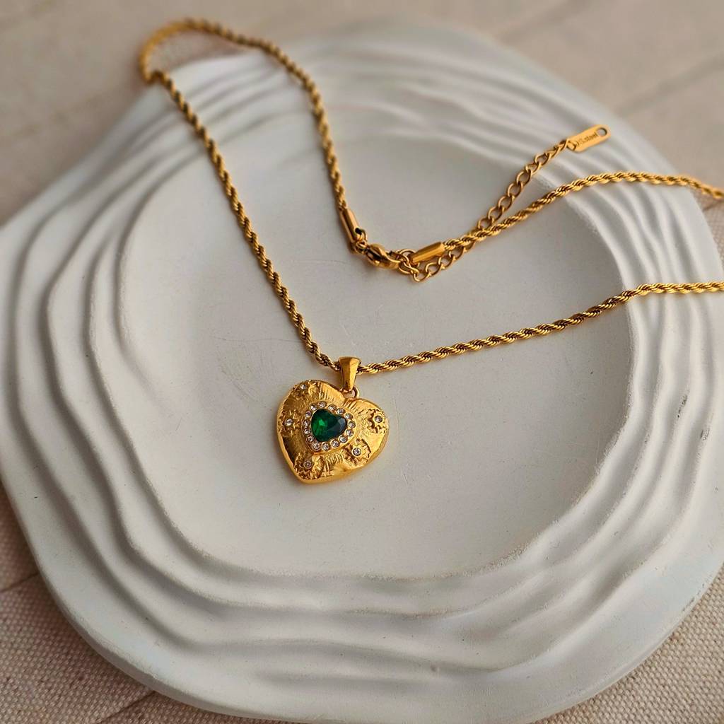 Emerald Heart Rope Chain Necklace : TAA-9999904734234-NECKLACE
