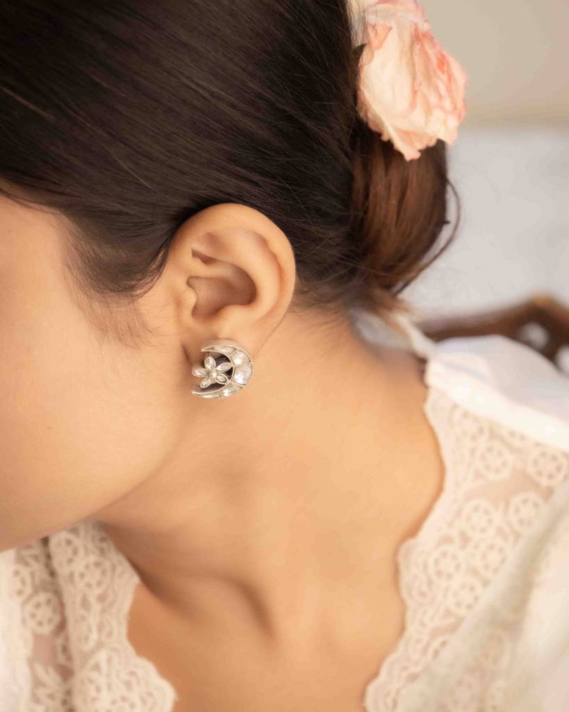Essence Kundan Chaand Phool Timeless Earring : SE72356