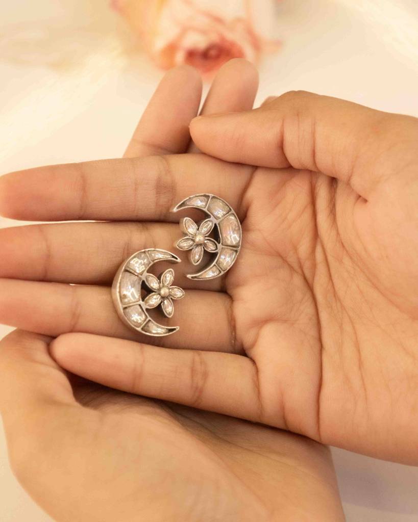 Essence Kundan Chaand Phool Timeless Earring : SE72356