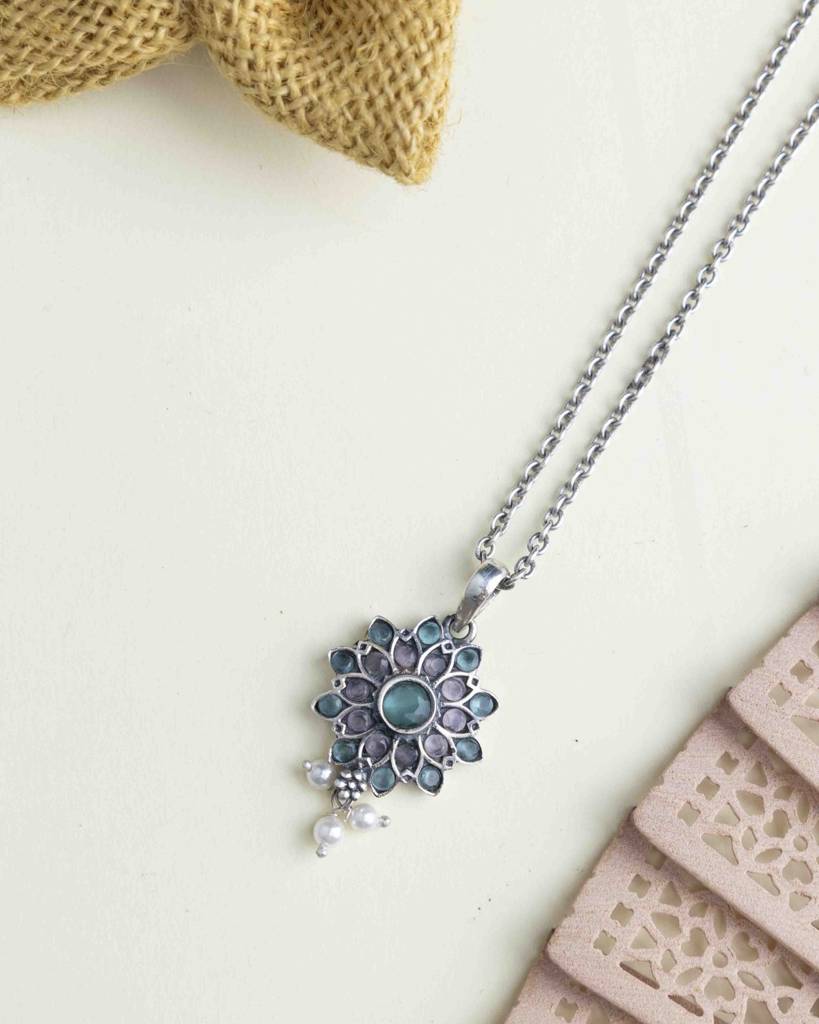 Essence Pastel Flower Pendant : SN40615