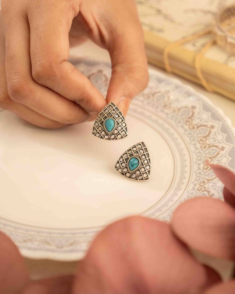 Essence Scintillating Turquoise Fine Stud Earring : SE7237