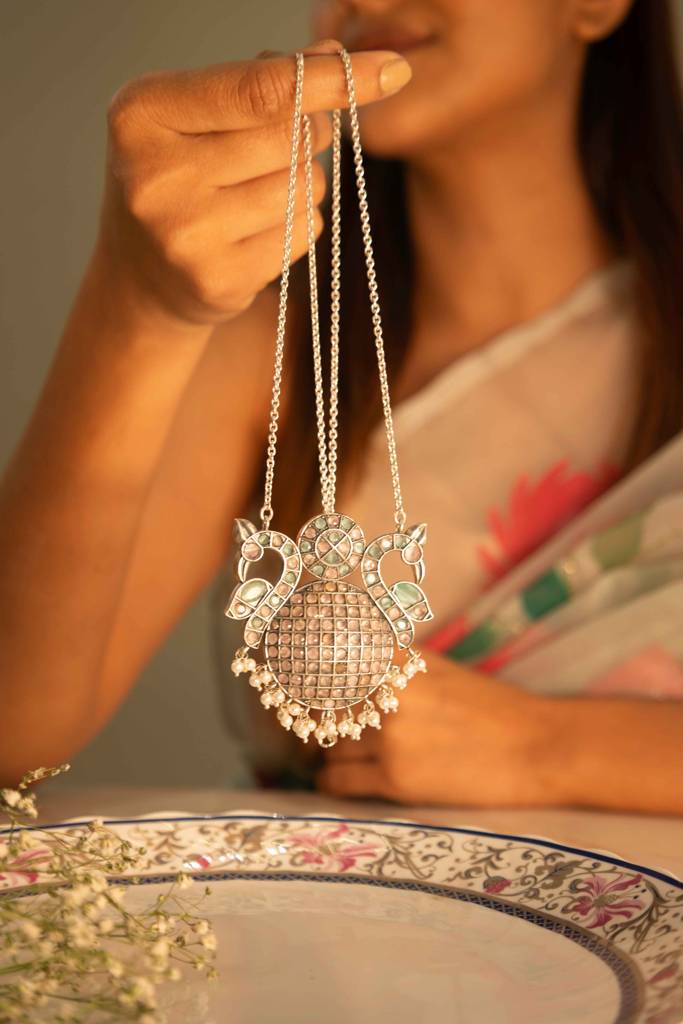 Essence Dual Peacock Pastel Tone Fine Necklace : SN2425