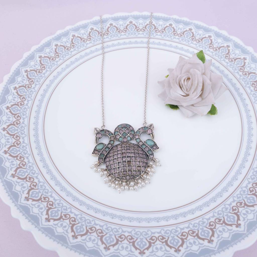 Essence Dual Peacock Pastel Tone Fine Necklace : SN2425