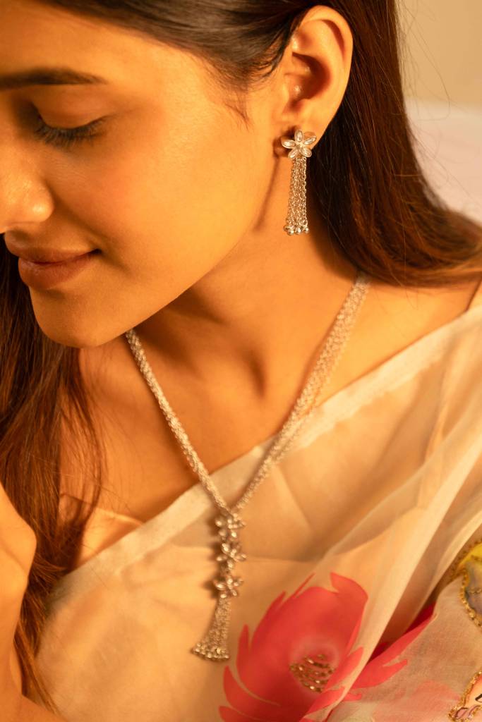 Essence Kundan Flower Sequence Chain Cluster Earring Ring Necklace Set : SNS13251