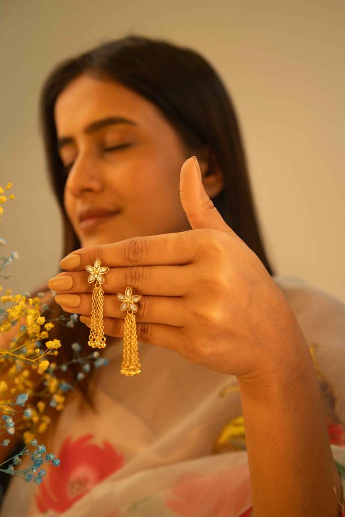 Essence Kundan Flower Chain Drop Earring : SE1325-G