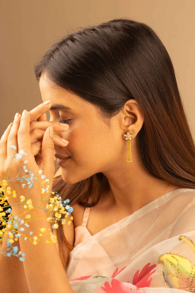 Essence Kundan Flower Sequence Chain Cluster Gold Plated Necklace Set : SNS1325-G