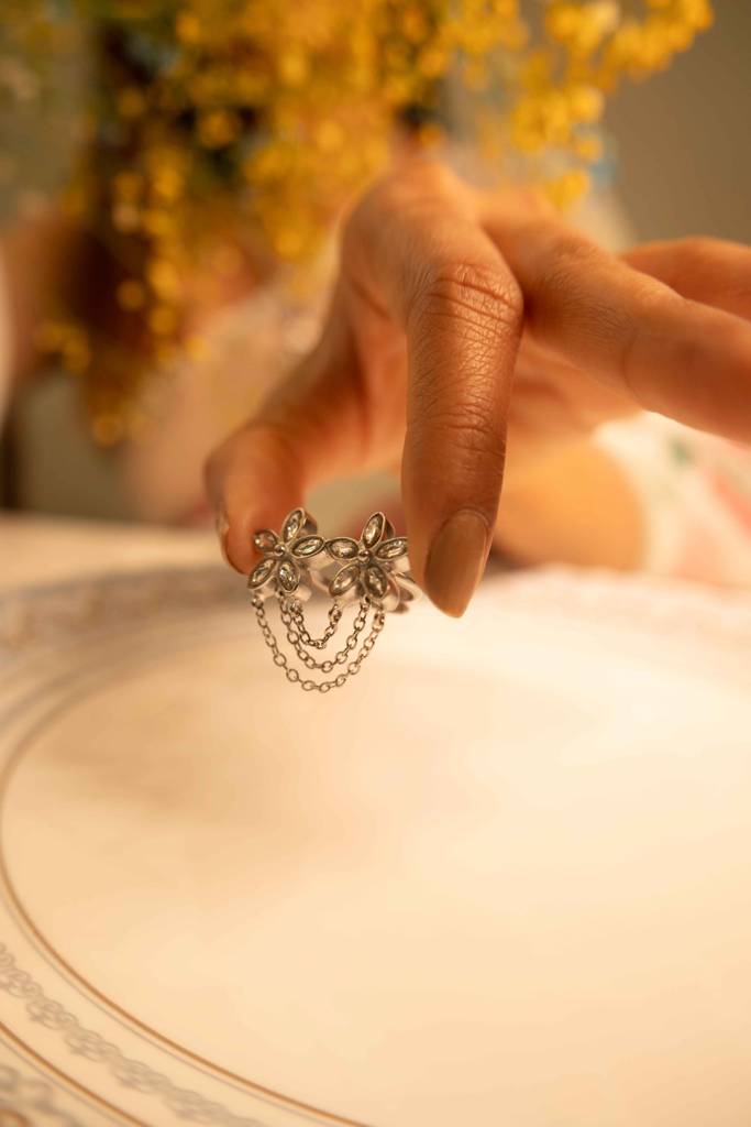 Essence Kundan Flower Chain Drop Ring : SR1325
