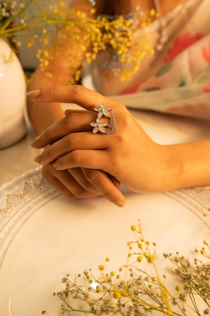 Essence Kundan Flower Chain Drop Ring : SR1325