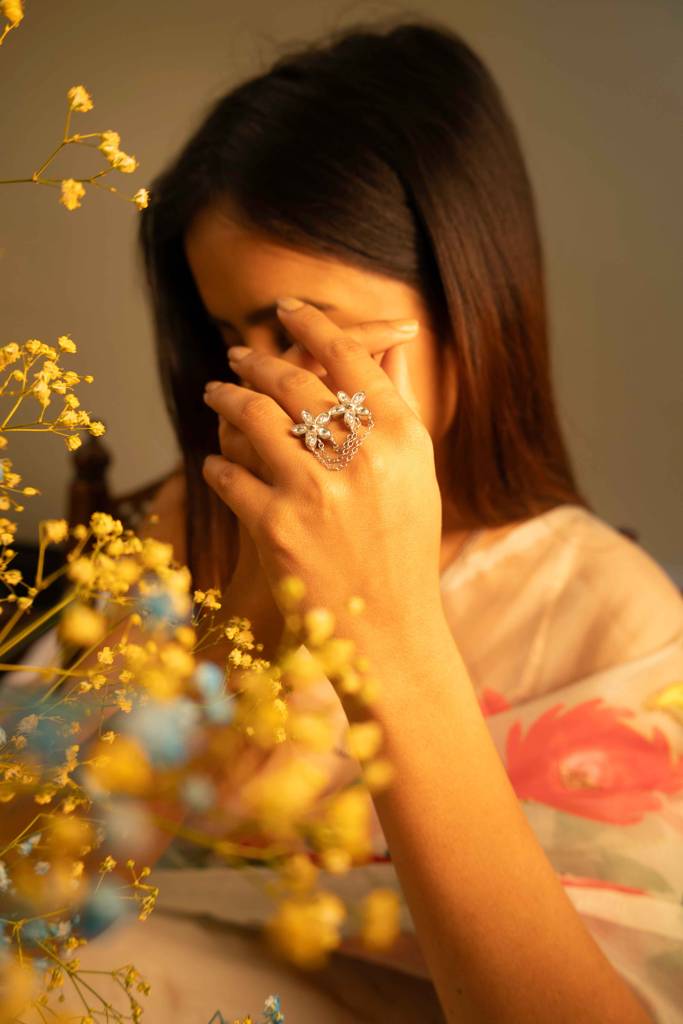 Essence Kundan Flower Chain Drop Ring : SR1325