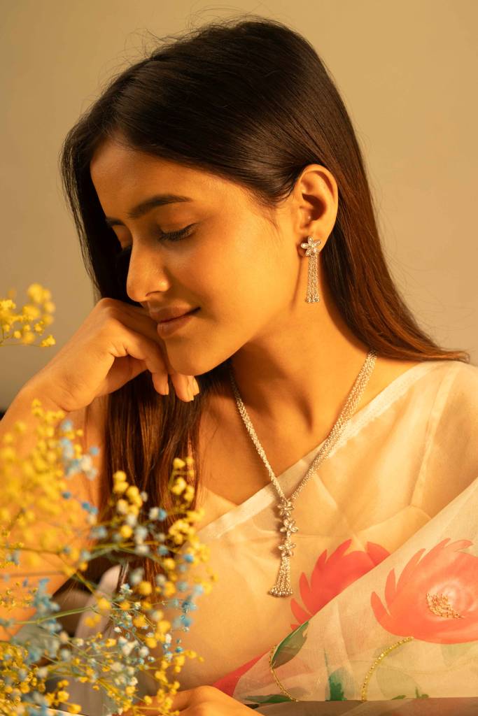 Essence Kundan Flower Sequence Chain Cluster Earring Ring Necklace Set : SNS13251